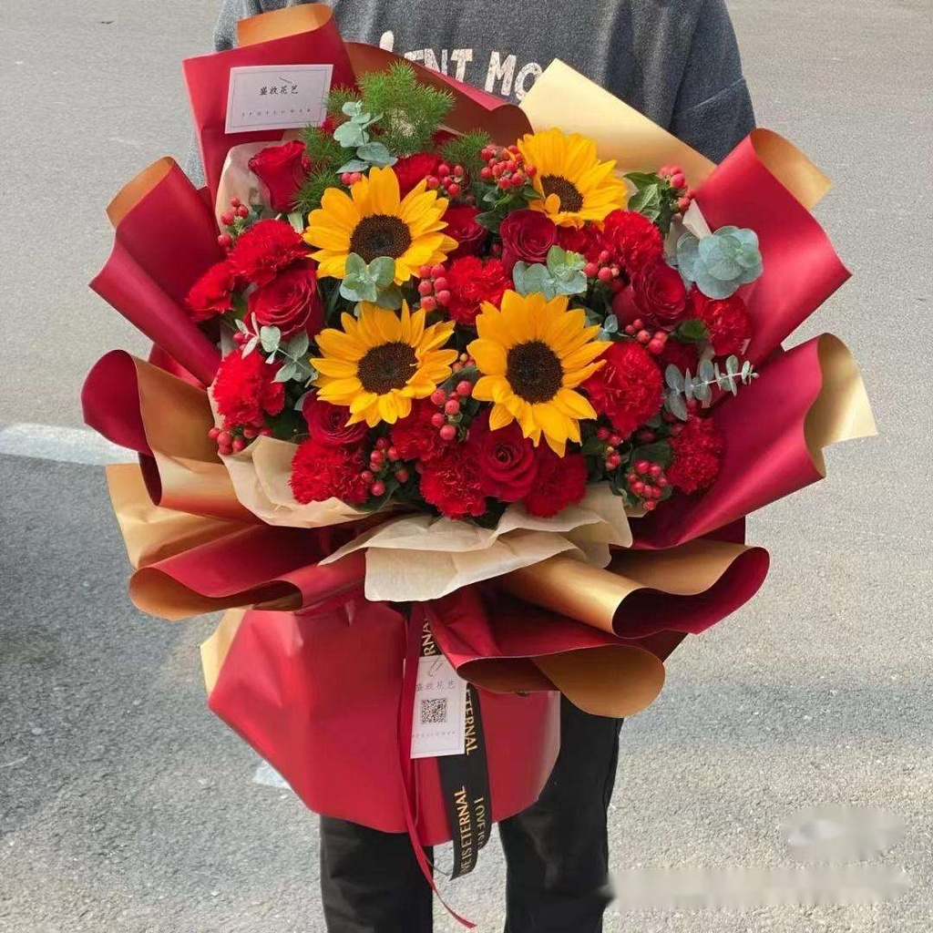 【面朝大海】11枝红康乃馨9枝红玫瑰4枝向日葵配红豆混搭花束探望花束送家人鲜花店配送