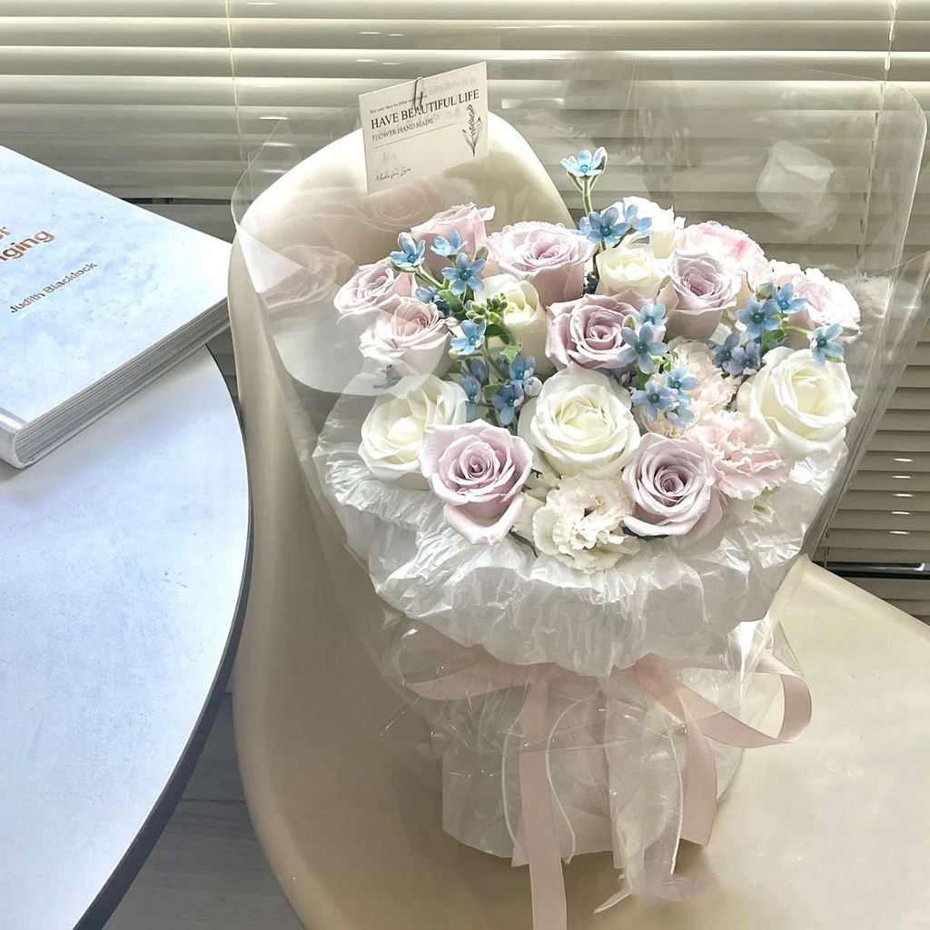 【巴黎恋人】9枝曼塔玫瑰花配6白玫瑰蓝星花混搭奶油风花束生日鲜花店送花上门告白表白撞色花束