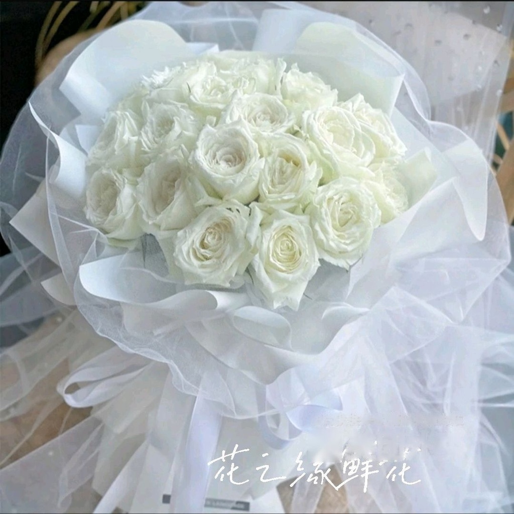 19枝白玫瑰花束
