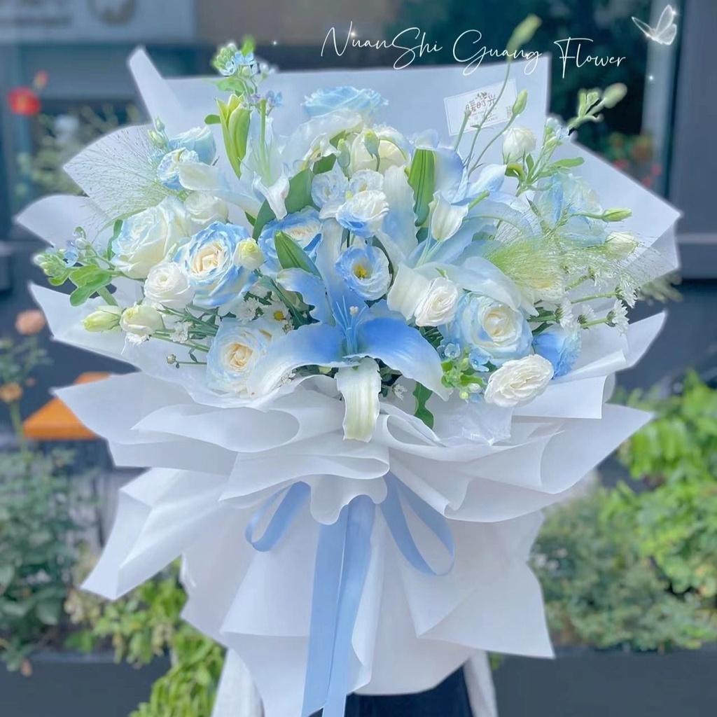 【冰蓝】4朵碎冰蓝百合11朵碎冰蓝玫瑰搭配喷泉草白桔梗鲜花花束送爱人送朋友
