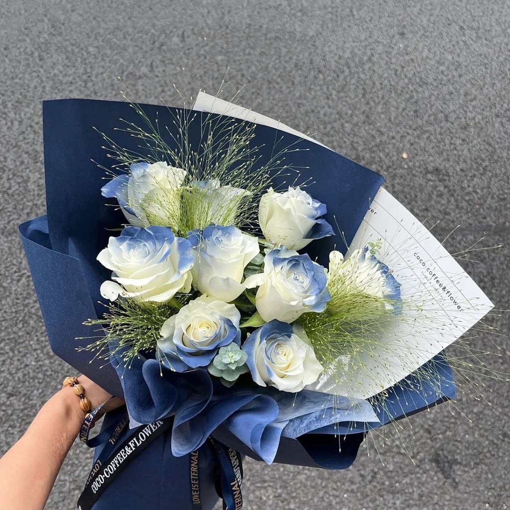 【爵士】9朵喷漆马耳他蓝花束搭配喷泉草送男士送老公礼物附近花店送花上门