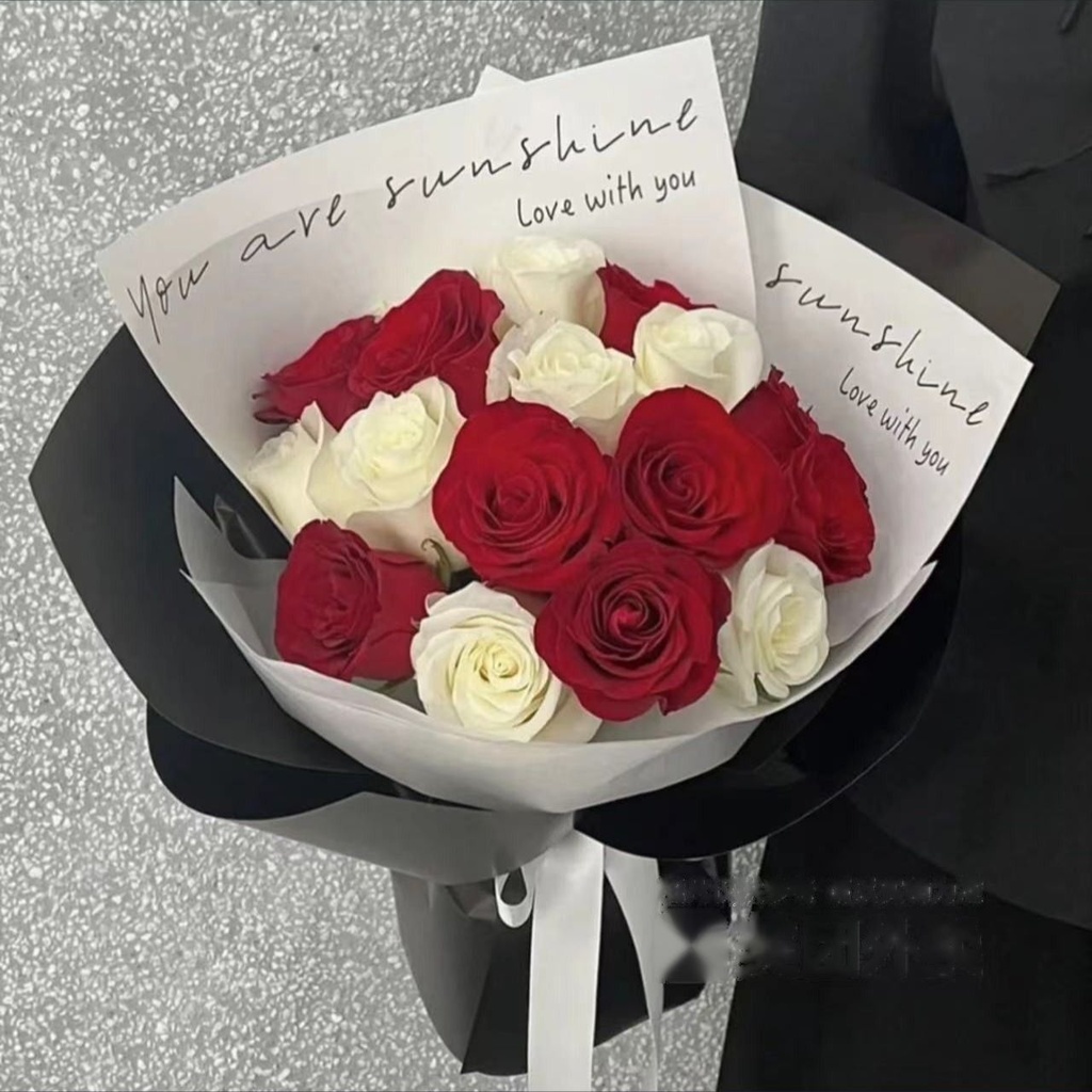 【爱与惊喜】19朵红白玫瑰混搭鲜花花束高级感附近花店送花上门