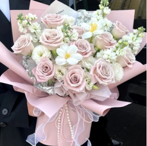 【爱丽丝梦境】11朵曼塔2朵郁金香高级感混搭花束生日鲜花送女友送老婆送闺蜜