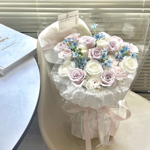 [HZY000915] 【巴黎恋人】9枝曼塔玫瑰花配6白玫瑰蓝星花混搭奶油风花束生日鲜花店送花上门告白表白撞色花束