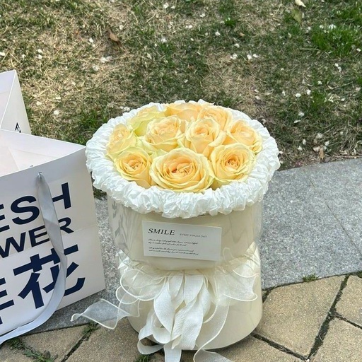 [HZY000093] 【秋日浪漫】11枝香槟玫瑰小香风花束送老婆送女友送闺蜜送老公送朋友花店鲜花送花上门
